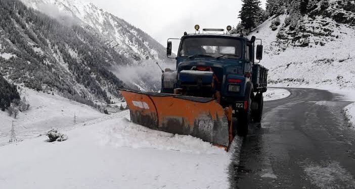 Mughal Road, Sgr-Leh Thoroughfare Shut Due To Snowfall