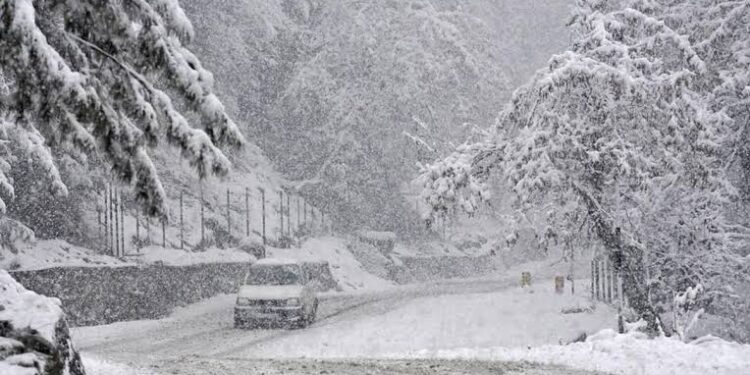 Sub-Zero Temp Ease Slightly As Kashmir Braces For Snowfall