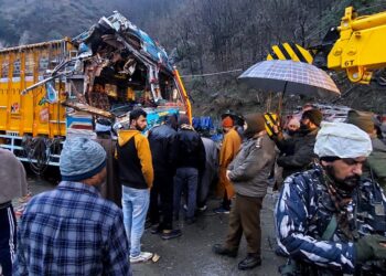Driver from Kulgam killed, 2 other people injured as boulder hits truck, tanker in Ramban