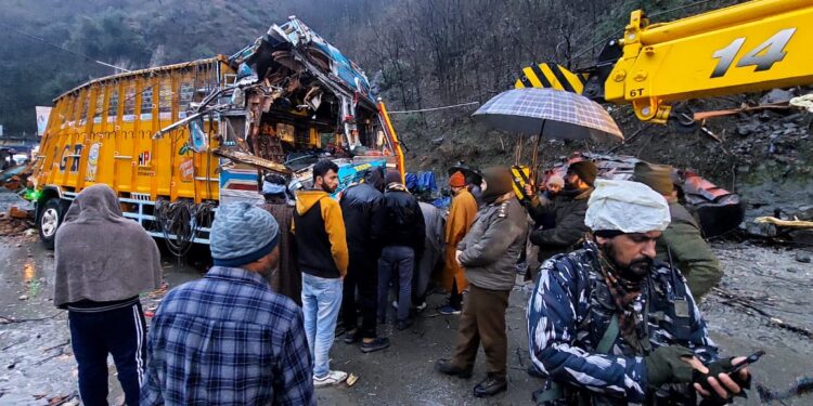 Driver from Kulgam killed, 2 other people injured as boulder hits truck, tanker in Ramban