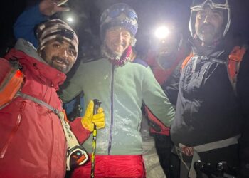 Police rescues foreign tourist from skiing slopes at Gulmarg