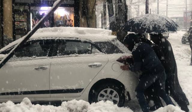 Snowfall Brings Normal Life To Halt In Kashmir