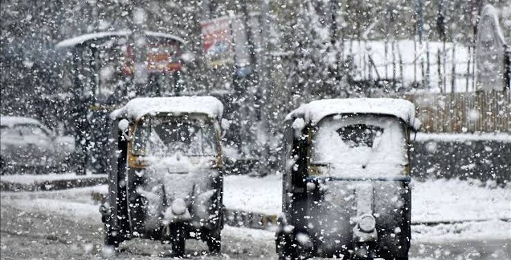 MeT Forecasts Snowfall From Jan 11-13 In Kashmir