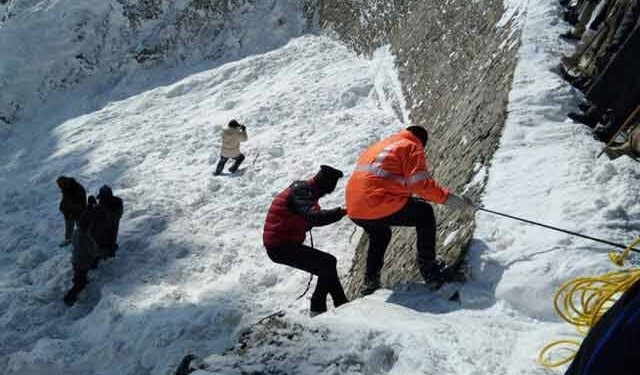 Avalanche Hits Sarbal Sonamarg, 2 Labourers From Kishtwar Killed