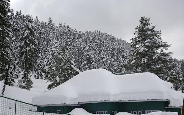 Rains, Snow in J&K; Gulmarg receives 8 inches of fresh snowfall