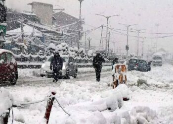 Moderate to heavy snowfall forecast in J&K on Jan 30, MeT issues ‘yellow’ warning