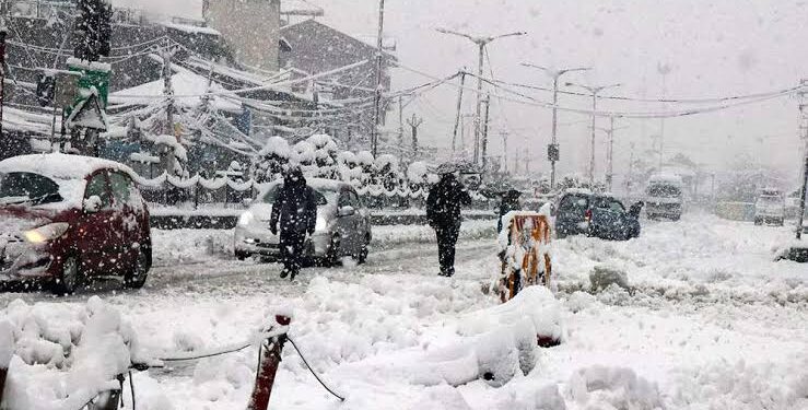Moderate to heavy snowfall forecast in J&K on Jan 30, MeT issues ‘yellow’ warning