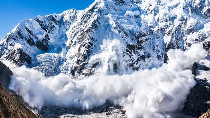 JKDMA Issues Avalanche Warning for 10 Districts