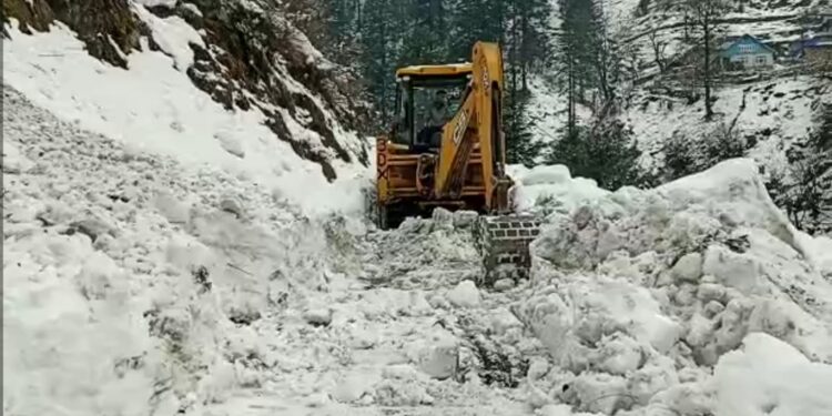 6 Days On, 5 Villages Along LoC in Boniyar Cut off With Rest of Kashmir