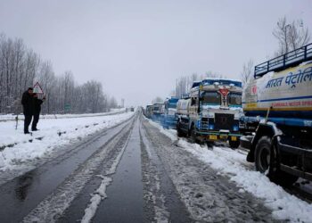 Highway remains closed, around 1000 vehicles stranded: Officials