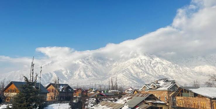 Mercury Drops At Few Places In J&K Amid Dry Weather