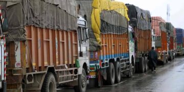 1-way traffic restored on Jammu-Srinagar highway after several hours’ closure