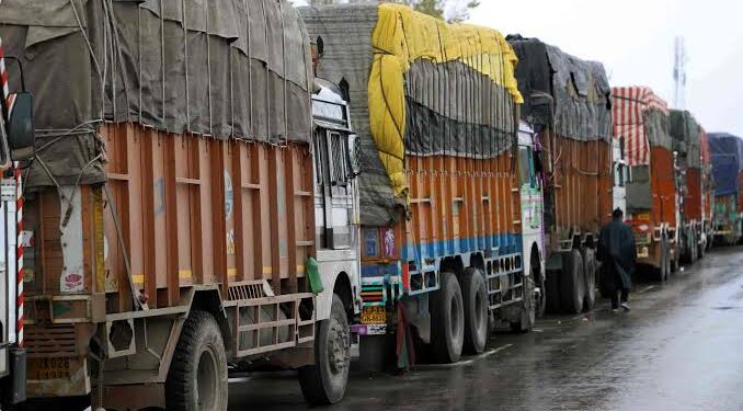 1-way traffic restored on Jammu-Srinagar highway after several hours’ closure