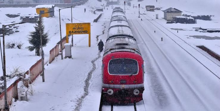 Man who ‘deliberately’ came before train in Anantnag dies