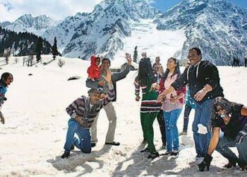 Progressing J&K: J&K Tourism industry booming; record 1.88 Cr tourist footfall witnessed in 2022