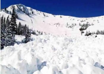 Woman, girl rescued after swept away by avalanche in Gurez Bandipora