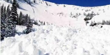 Woman, girl rescued after swept away by avalanche in Gurez Bandipora