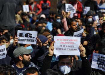JKSSB Job Aspirants Protest in Srinagar, Demand Complete Ban on APTECH Ltd.
