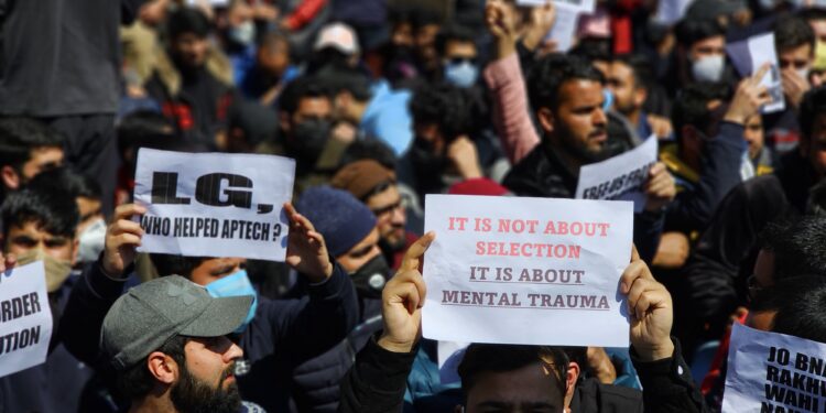 JKSSB Job Aspirants Protest in Srinagar, Demand Complete Ban on APTECH Ltd.