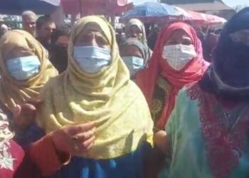 School Education Department Sweepers Seeking Regularisation Hold Protest in Sopore