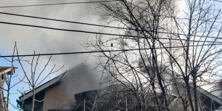 Fire Breaks Out In Srinagar Locality