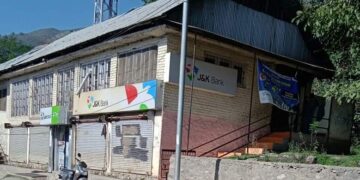 Ajas Residents Aghast Over ‘Casual Approach of Employees’ At Local J&K Bank Unit