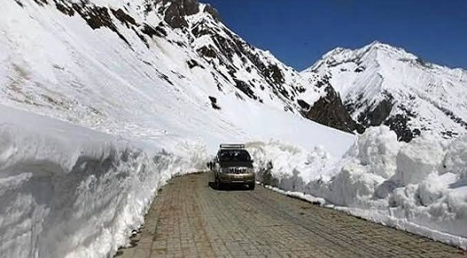 Sinthan Pass Road Closed for All Sorts of Movement Till March 18: Authorities