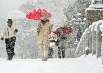 Temperature Drops As MeT Forecasts More Rain, Snow In J&K