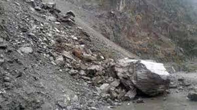 Trucker Injured After Hit By Shooting Stone along Panthayal in Ramban