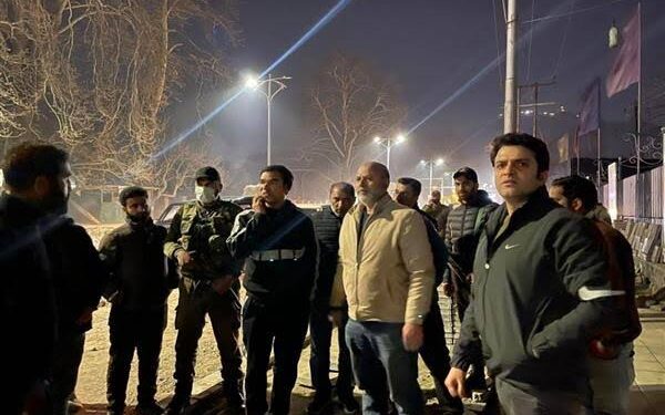 Div Com Kashmir takes late night tour of City