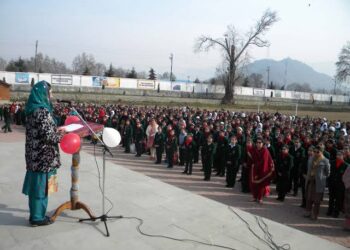 Schools Reopen In Kashmir Valley, Parents Unhappy Over ‘Too Early’ Timings In Srinagar