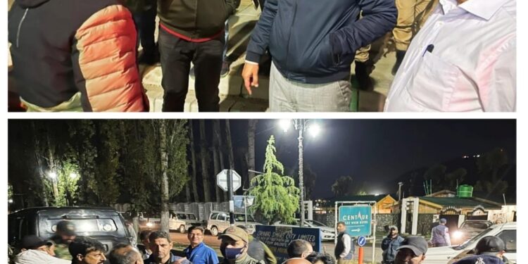 Div Com Kashmir conducts late night site visit of ongoing  SSCL projects of  Srinagar city