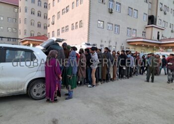 Food delivery start-up ‘Tiffin Aaw’ Distributes Free Food to Patients, Attendants in Various City Hospitals