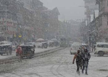 1cm Snowfall In Gulmarg, Rains Drench J&K Plains
