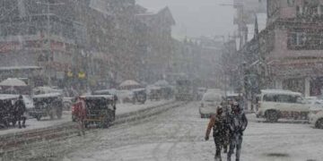 1cm Snowfall In Gulmarg, Rains Drench J&K Plains