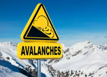 JKDMA Issues Avalanche Alert for 7 Districts
