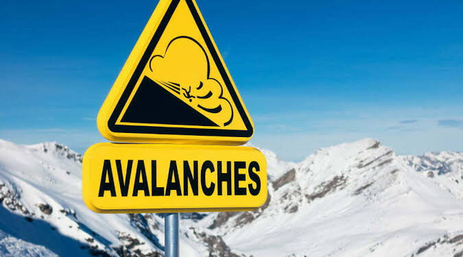JKDMA Issues Avalanche Alert for 7 Districts