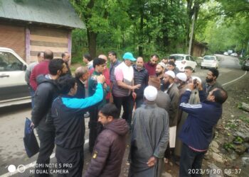 Director Agriculture visits Hailstorm affected areas of Baramulla, Kupwara
