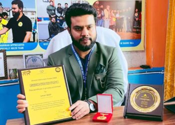 Founder ‘We the Helping Hands Foundation’ Umar Wani Receives Coveted ‘Bharat Vibhushan Award’