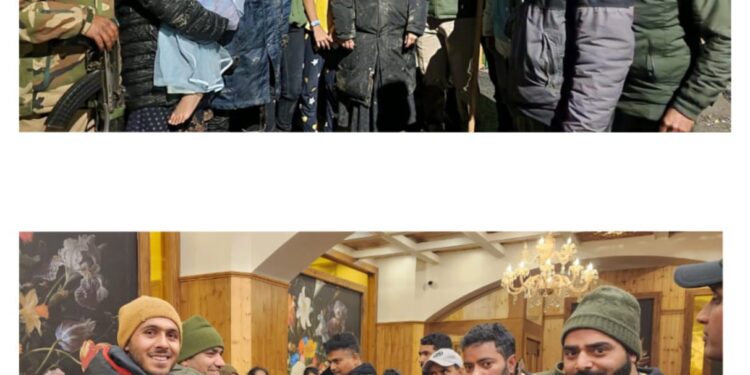 ‘Tourist Family Rescued from Kongdori Gulmarg’