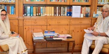 Dr Darakhshan Andrabi calls on Lt Governor