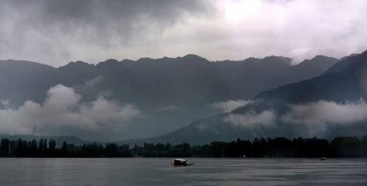 Cloudy to mainly dry weather forecast on weekend, rains from May 29-31 in J&K