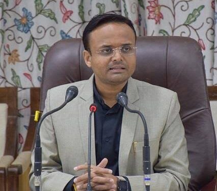 DC Kupwara Directs Respective Tehsildars, Officials to Record Losses Due to Heavy Rainfall, Hailstorm