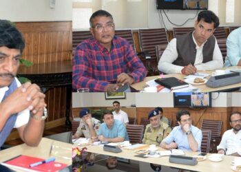 Chief Secretary reviews traffic management in Srinagar town