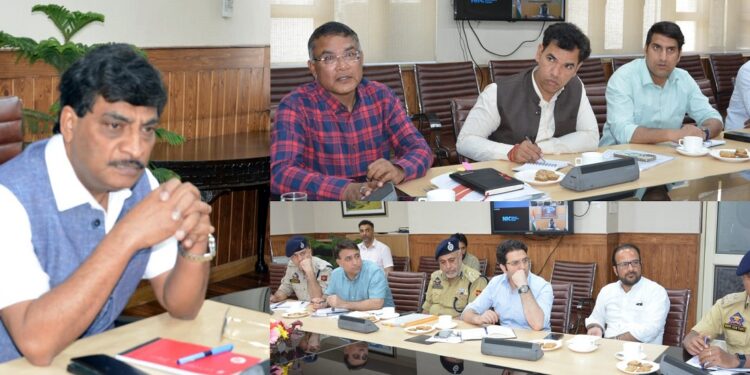 Chief Secretary reviews traffic management in Srinagar town