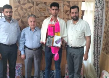 Director School Education, SDM Gulmarg visit Deaf & Dumb student Muzamil Shakeel
