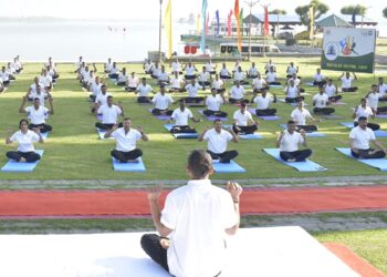CRPF Organises Special Yoga Session for SFs, Civilians in Srinagar Ahead of Int’l Yoga Day Commemoration