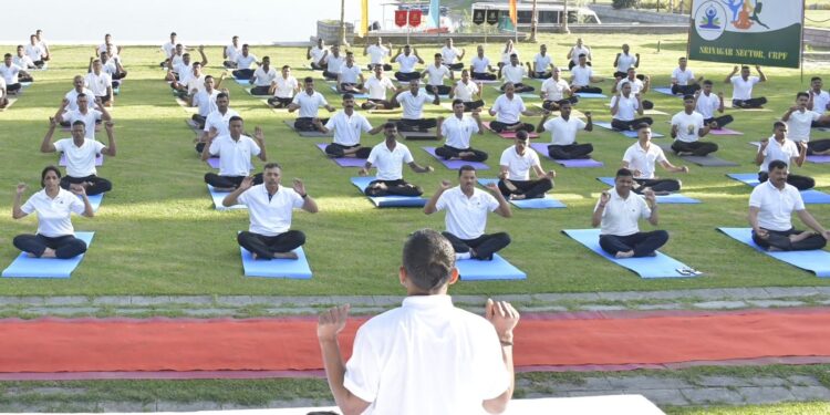 CRPF Organises Special Yoga Session for SFs, Civilians in Srinagar Ahead of Int’l Yoga Day Commemoration