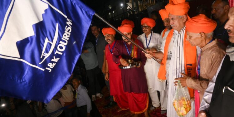 Admin, People& PRI’s welcomes yatra enroute Holy Cave