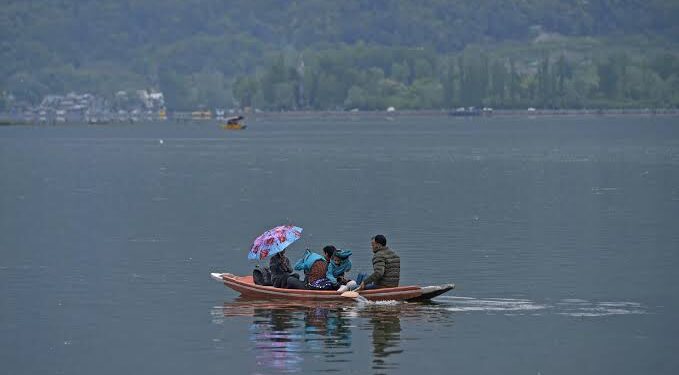 Rains lash parts of Kashmir, Jammu region; MeT predicts more at scattered places